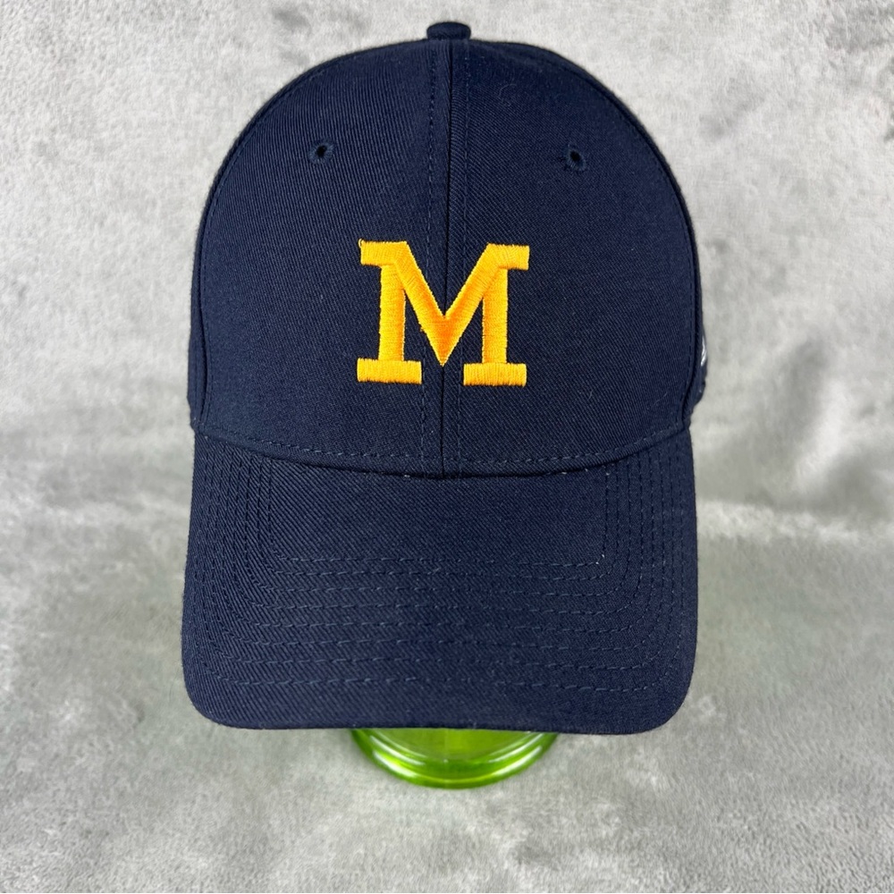 Vintage Michigan Wolverines Hat Blue Nike Fitted 7 3/8 NCAA Football